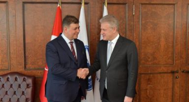 CHP'li Tugay: Ben Büyükşehir Belediye Başkanı olursam siyasi konuları bir kenara bırakacağım