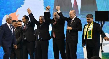 Cumhurbaşkanı Erdoğan Bozova Belediye Başkanı Suphi Aksoy ile yola devam dedi