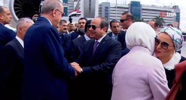 Cumhurbaşkanı Erdoğan’ı 12 yıl sonra Mısır’da Sisi karşıladı