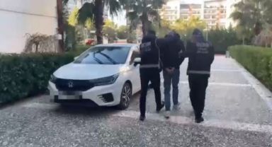 İnterpol tarafından kırmızı bültenle aranan zanlı İzmir’de yakalandı