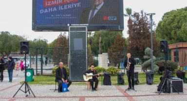 Karşıyaka’da “Sevgililer Günü Pazarı” açıldı