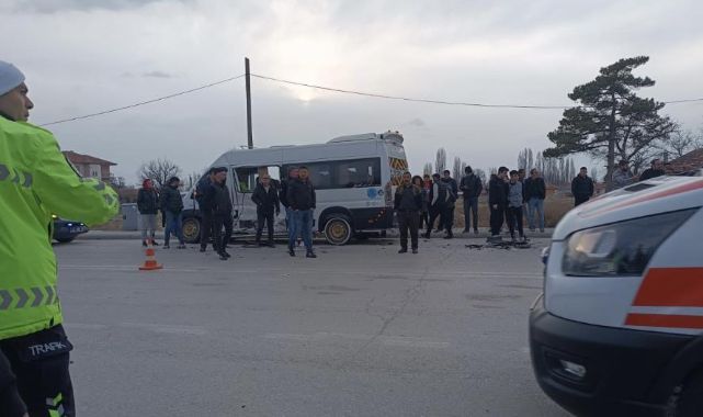 Konya’da öğrenci servisi ile kamyonet çarpıştı: 11 yaralı