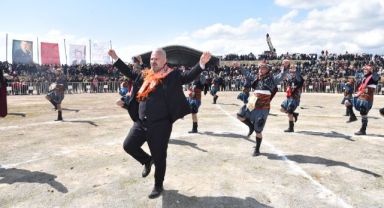 Menemen Forklorik Deve Gösterisi