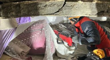 Şanlıurfa’da 2 katlı ev çöktü: 2 ölü, 8 yaralı