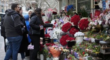 Sevgililer Günü’nde çiçek almak isteyen aşıklar 1000 lirayı gözden çıkaracak