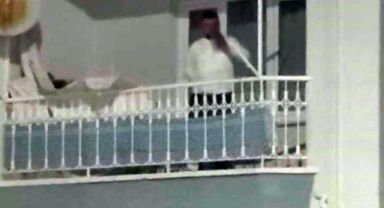 Sinir krizi geçiren genç balkondan tencere, bıçak fırlattı