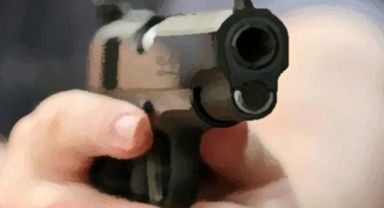 Tabancayla oynarken kazara karşısındaki arkadaşını kafasından vurdu