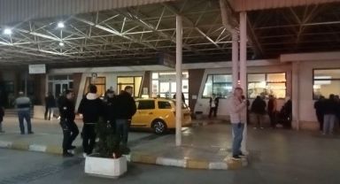 Yardım istediği polis memurunu tabancayla vurdu