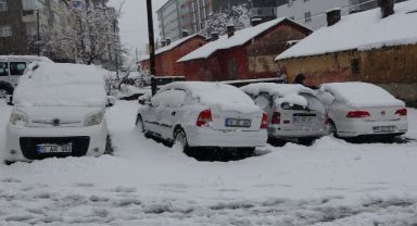 Bitlis’te okullar tatil edildi, 63 köy yolu ulaşıma kapandı