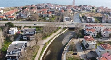 Bu çayın iki yakasındaki komşular 3 dakika arayla oruçlarını açıyor