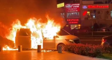 Bursa’da büyükşehir belediye başkan adayının makam aracı alev alev yandı
