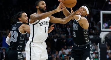 Cedi Osman’ın 10 sayı kaydettiği maçta Spurs, Nets’i uzatmada yendi