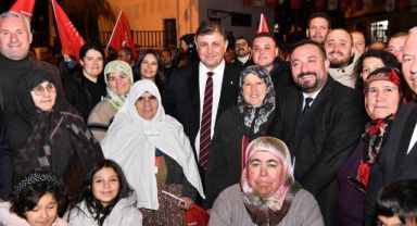 Cemil Tugay Ödemişlilerle İzmir Marşı'nı söyledi