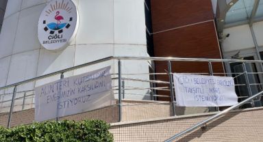 Çiğli Belediyesi işçilerinden ‘taksitli maaş istemiyoruz’ pankartı!