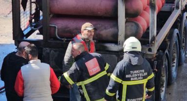 Doğalgaz tüpleri taşıyan dorsede yangın çıktı, facianın eşiğinden dönüldü