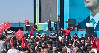 Erdoğan'dan mitingde mesaj seli: İzmir'deki engelleri birer birer kaldıracağız!