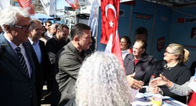 Hamza Dağ CHP standını ziyaret etti