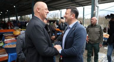 Hamza Dağ ve Ümit Özlale kucaklaştı