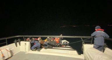 İzmir açıklarındaki 67'si çocuk 145 göçmen karaya çıkartıldı