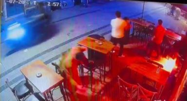 İzmir’de eğlence mekanına silahlı saldırıda canlarını zor kurtardılar