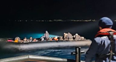 İzmir'de karada ve denizde 91 kaçak göçmen yakalandı