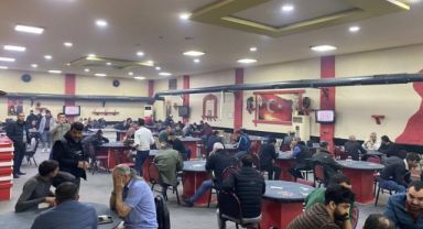 İzmir'de kumar baskını: 83 kişi yakalandı
