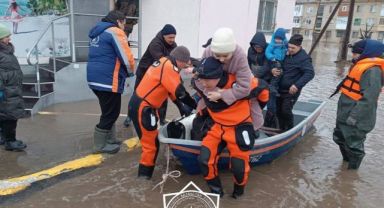 Kazakistan’da sel: Binlerce kişi helikopterle tahliye edildi