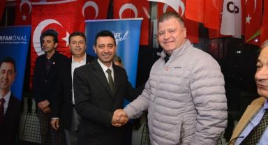 Memleket Partisi’den CHP’ye geçtiler... Rozetlerini İrfan Önal taktı