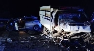 Otomobil ile pikabın çarpıştı! Feci kazada 2 ölü, 3’ü ağır 5 yaralı