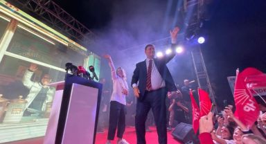 Tugay’dan ‘zafer’ buluşması… Kazandık, kazandık, kazandık!
