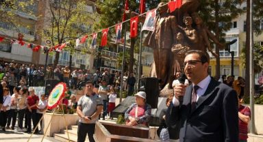 Balçova Belediye Başkanı Onur Yiğit mazbatasını aldı