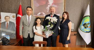 Başkan Aybüke’den yaşıtlarına Menemen Oyun Köyü çağrısı