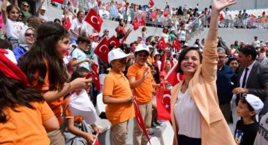 Başkan Kınay çocuklarla doyasıya eğlendi