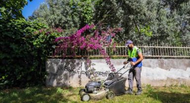 Buca'nın parklarında yaza hazırlık