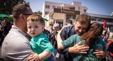 Foça'da Cemil Tugay'a yoğun ilgi