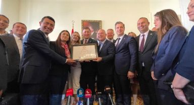 İzmir Büyükşehir'de Cemil Tugay dönemi başladı!