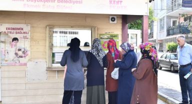 İzmirli yurttaşlardan Başkan Tugay’a “ekmek” teşekkürü
