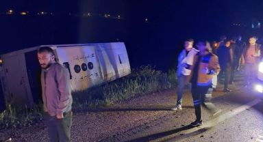 Kahramanmaraş’ta kontrolden çıkan servis minibüsü yan yattı: 9 yaralı