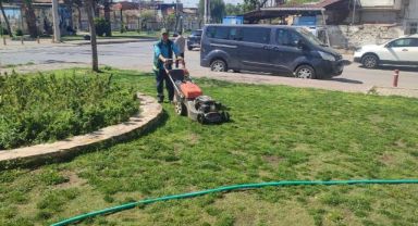 Konak'ın parkları bayramda çiçek açtı
