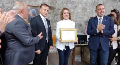 Konak'ın yeni belediye başkanı Mutlu mazbatasını aldı: 5 yıl bizi bekliyor