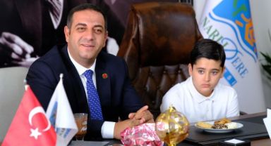 Narlıdere'de minik Ali koltuğu Başkan Uzun'dan devraldı