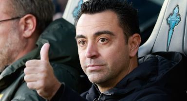 Xavi Hernandez, Barcelona’da kaldı