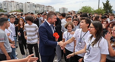 Başkan Duman'a mezun olduğu lisede coşkulu karşılama