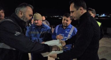 Başkan Eşki’den işçilere gece yarısı sürprizi