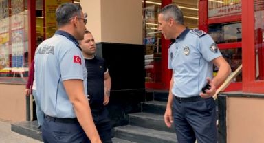 Bayraklı'da kaldırım işgallerine denetim