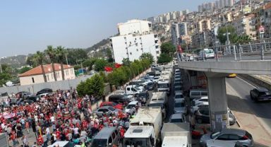 Bayraklı'da sular durulmuyor… İşçilerden çöp kamyonlu eylem!
