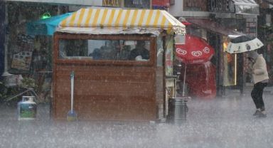 Bolu’da aniden bastıran sağanak hayatı olumsuz etkiledi