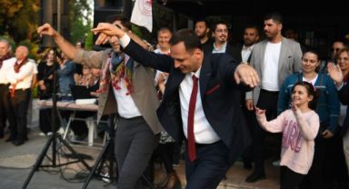 Bornova’da 280 dansçı aynı anda harmandalı oynadı