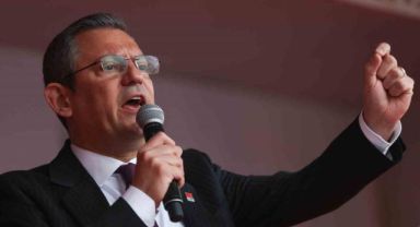 CHP lideri Özel: Siyasetçilerin el sıkışmadığı dönemlerin sonu demokrasi için felaket olmuştur