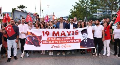 Çiğli'de 19 Mayıs zirvesi: Yıldız çiftinden İzmir Marşı